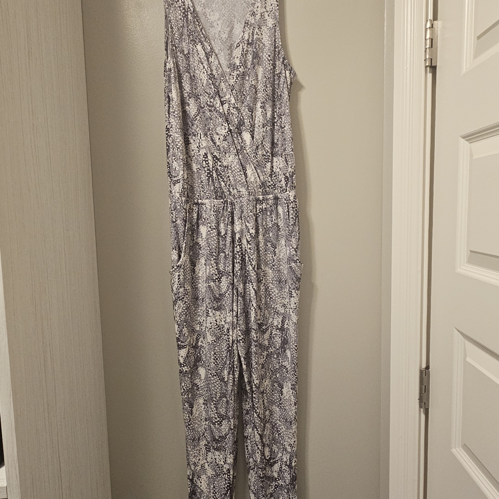 Chic Gray Snake Print Jumpsuit
